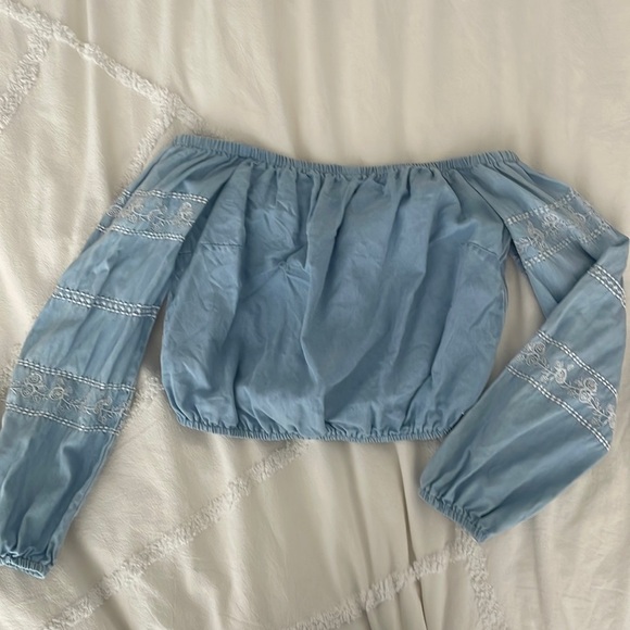 GUESS off the shoulder crop top. Small. - Picture 1 of 2